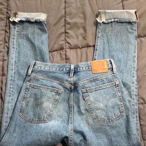 BNWOT Levi boyfriend fit jeans